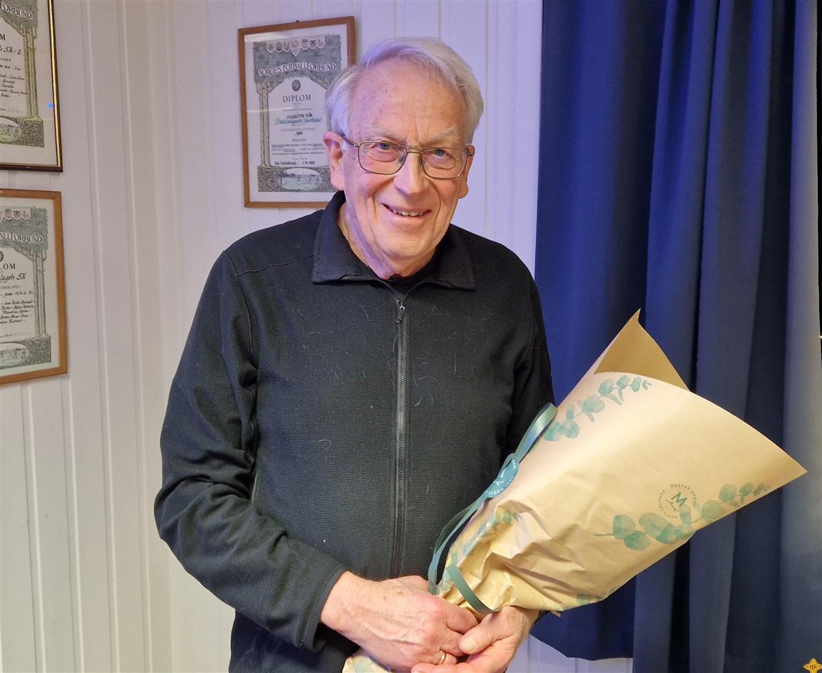 En hedersmann takker av!